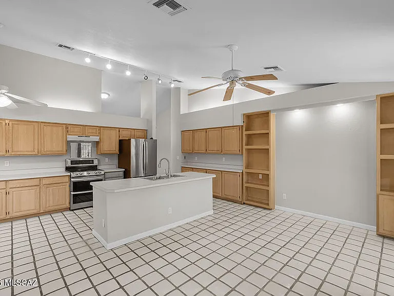 5580 N Via Umbrosa — Photo 17