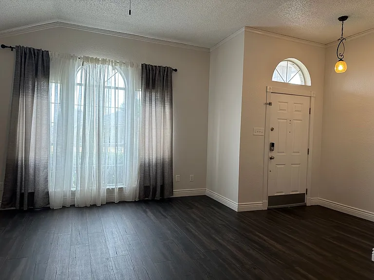 5900 Aloe Ct — Photo 4