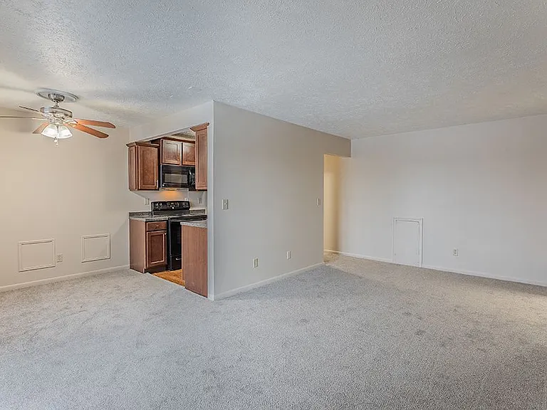 Delta Square Apartments - Lansing, MI — Photo 7