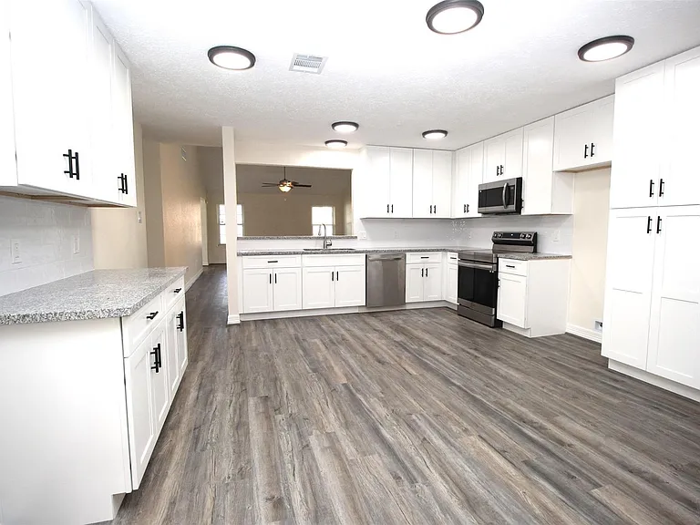 805 Willow Creek Dr — Photo 8
