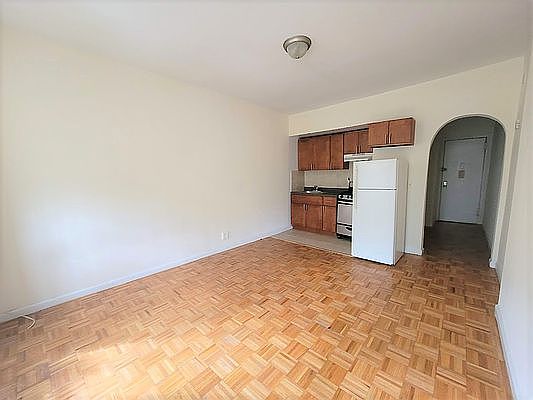 2nd image of 127 E 101st St #2X