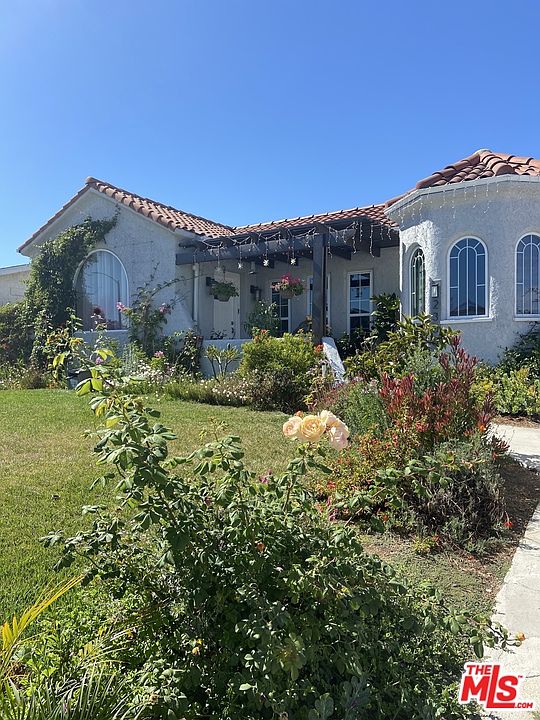 1st image of 2303 W 73rd St
