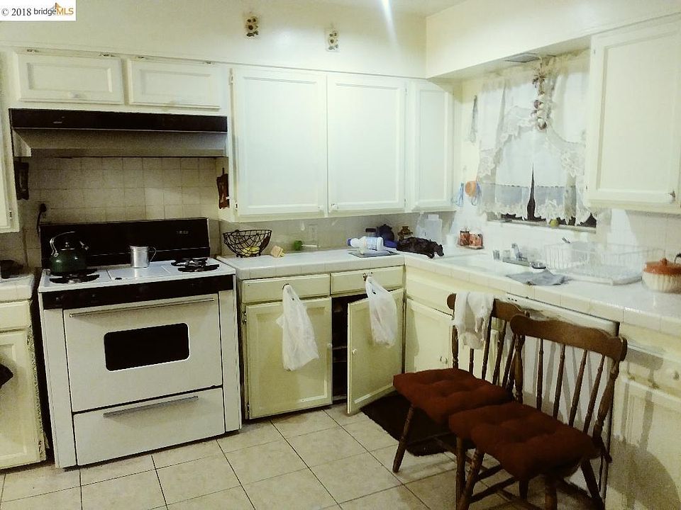 2nd image of 154 W 118th Pl