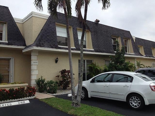 1st image of 2414 NE 11th St