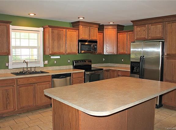4th image of 907 Glenview Ave