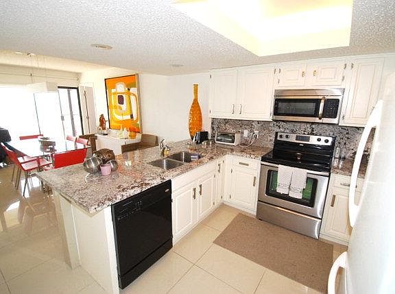 2nd image of 708 Padre Blvd #605