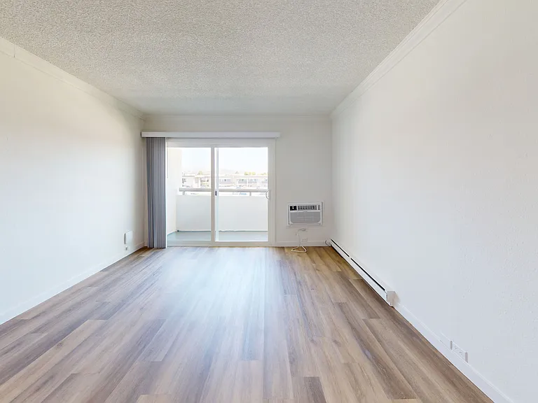 Eight 80 Newport Beach — Photo 126