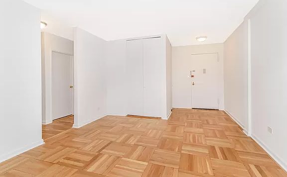 5th image of 3901 Independence Ave APT 3E