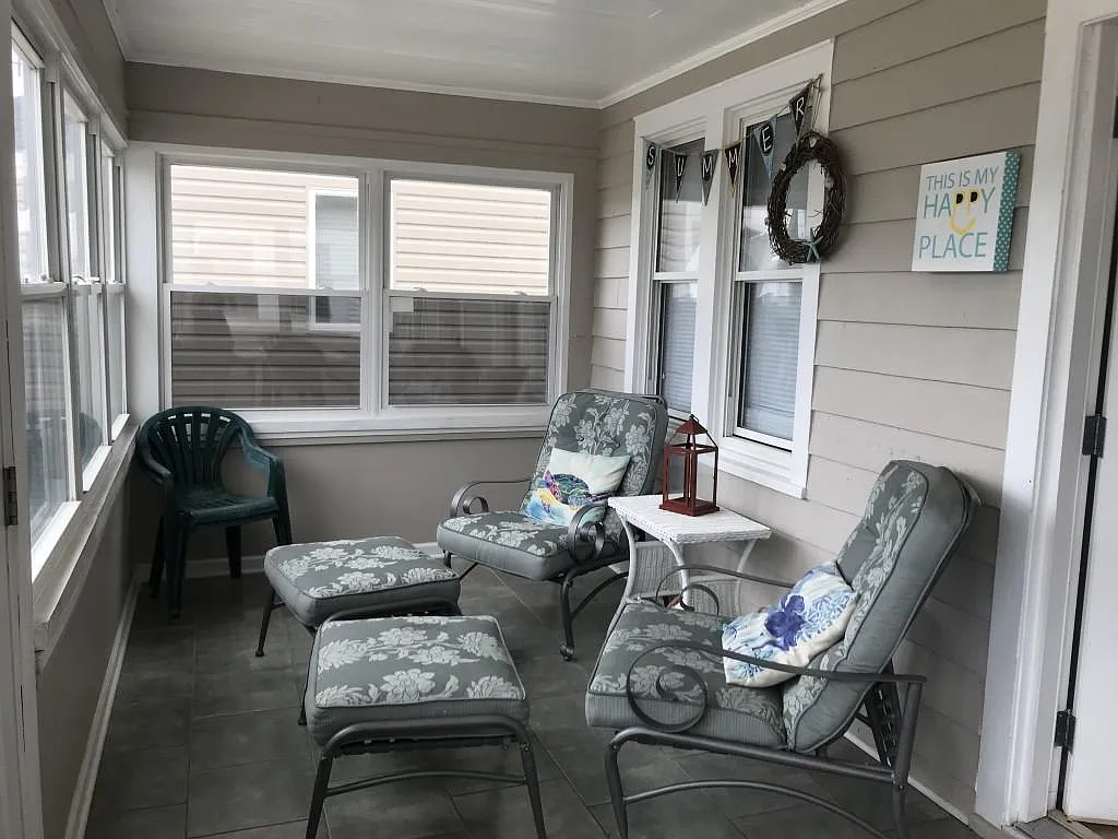 5 bed, $2,300 — Photo 2