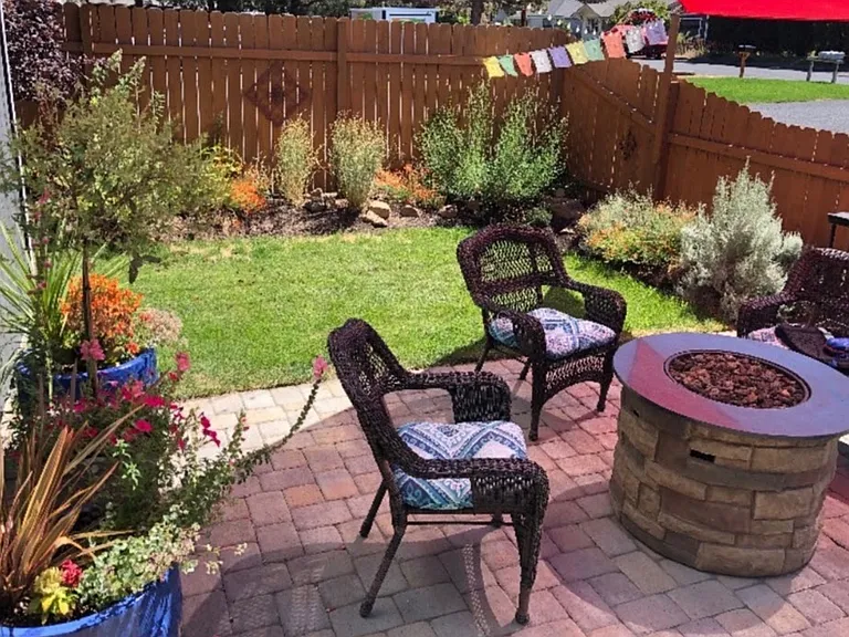 420 SE McKinley Ave — Photo 1