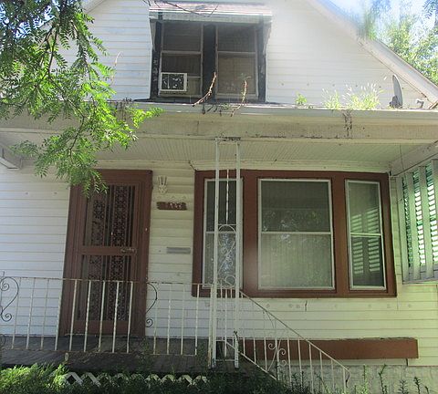 2nd image of 10225 S La Salle St