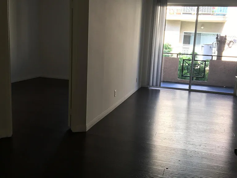 Catalina Apartments — Photo 71