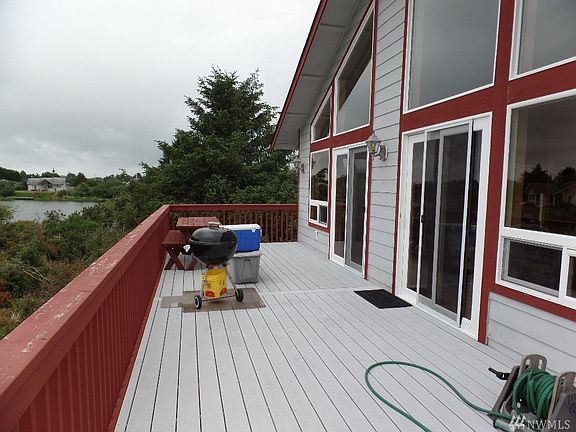 4th image of 189 N Razor Clam Dr SW