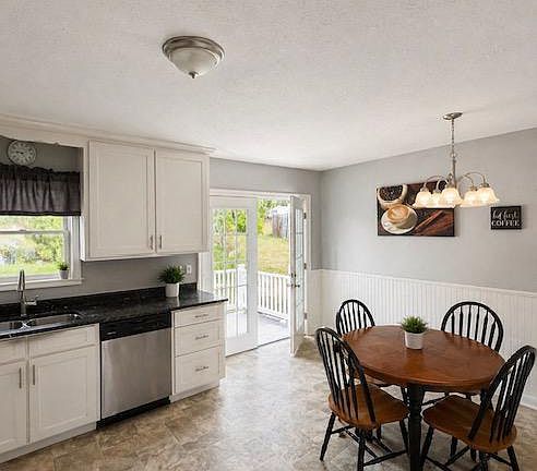5th image of 1577 Streamside Dr