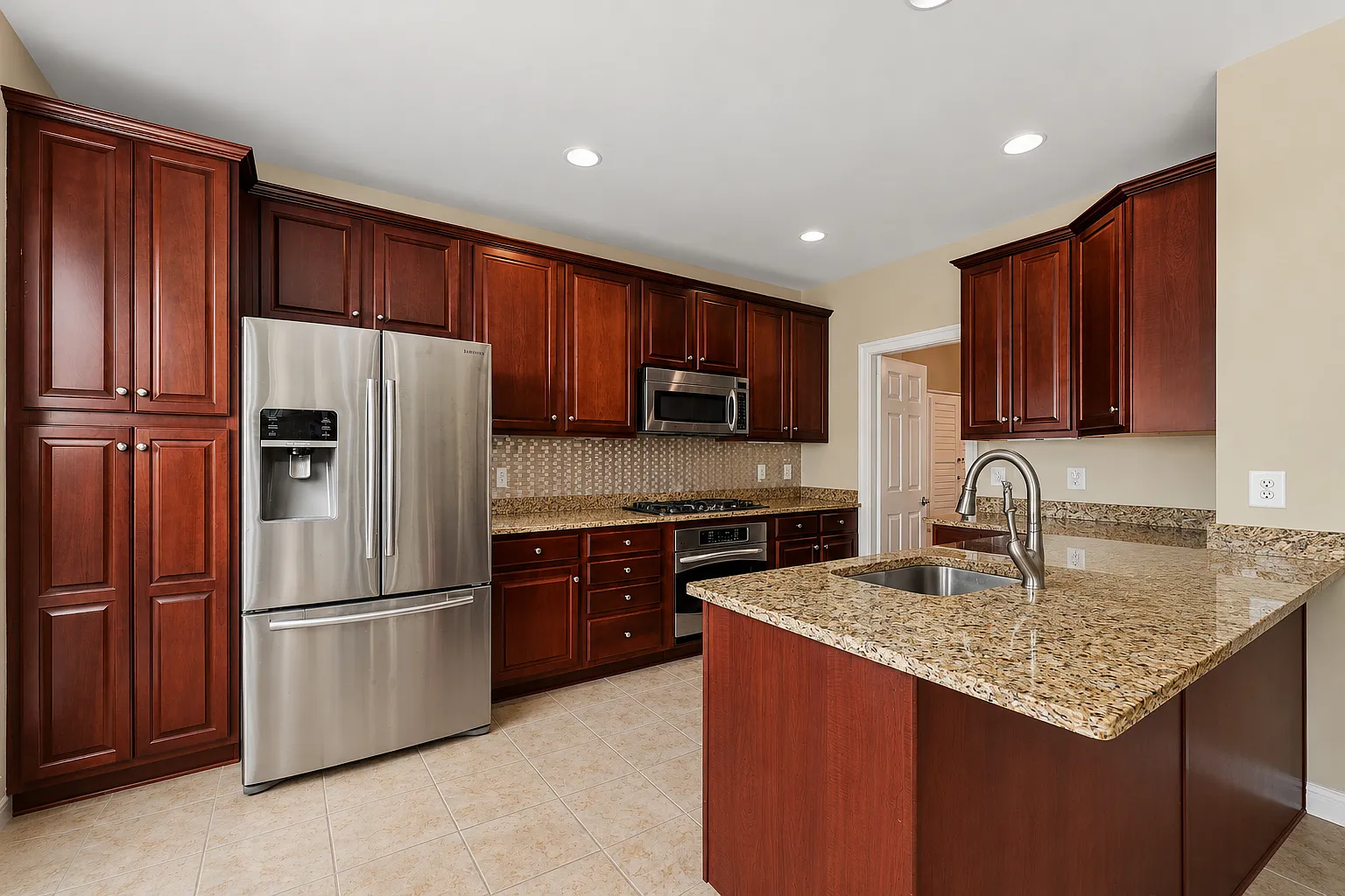 4 bed, 1957 sqft, $3,300 — Photo 2