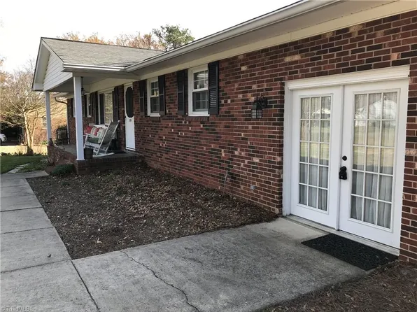 804 Hastings Hill Rd, Kernersville, NC 27284