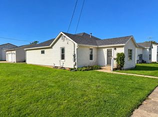304 W Claremont St, Lanark, IL 61046