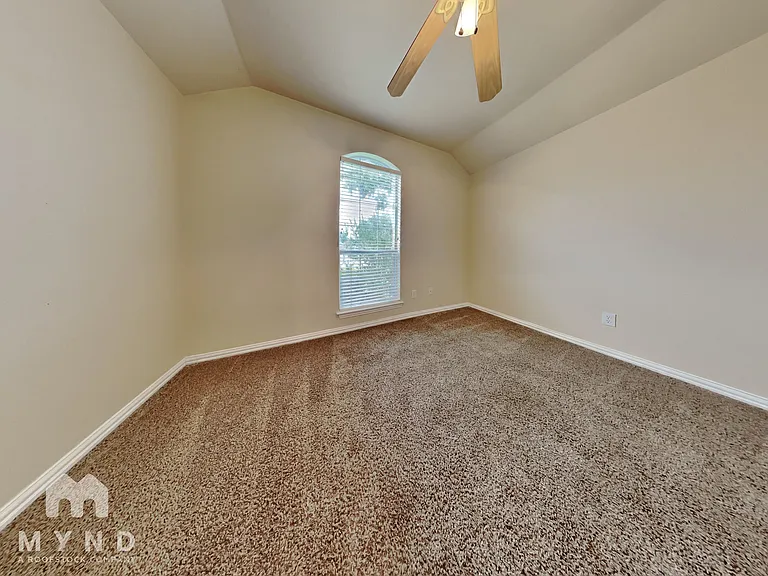 9860 Buckingham Ln — Photo 18