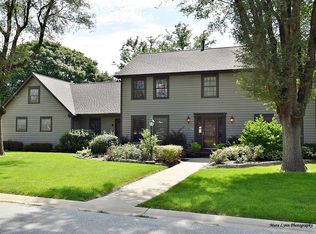 295 N Kingsway Dr, Aurora, IL 60506