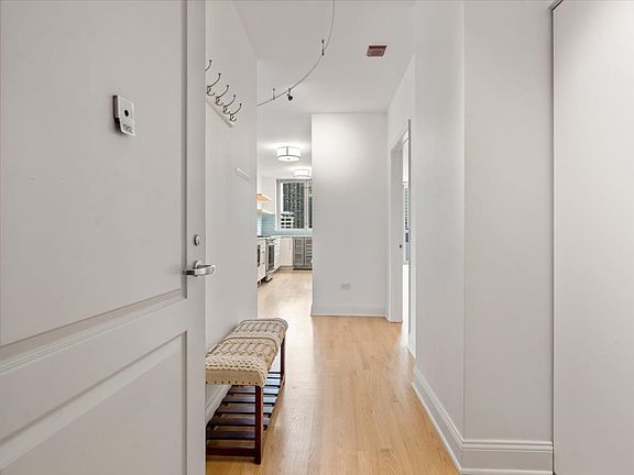 2nd image of 600 N Dearborn St APT 1912