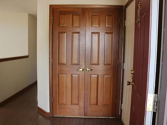 3rd image of 417 Polk Manor Dr