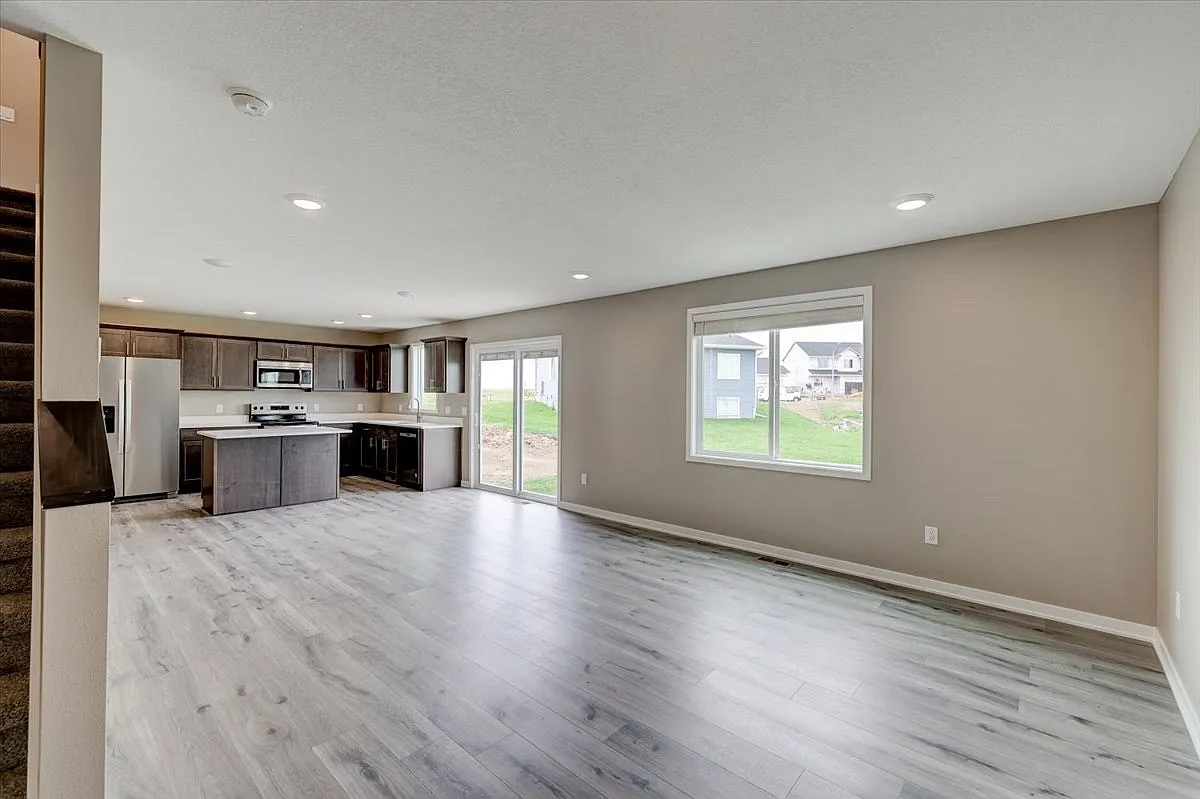 1121 Fifield Rd — Photo 3