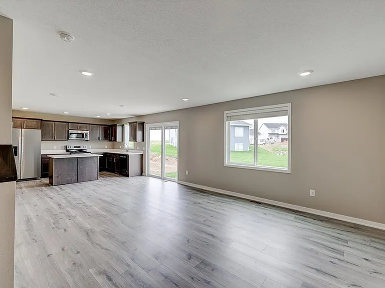 1121 Fifield Rd — Photo 3