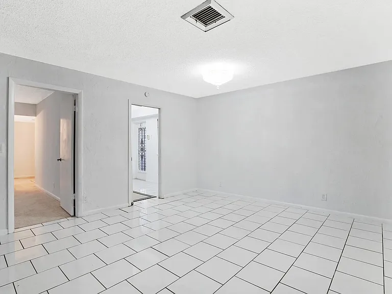 1739 Embassy Dr #202A — Photo 9