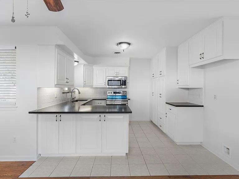 2809 Olympia Dr — Photo 17