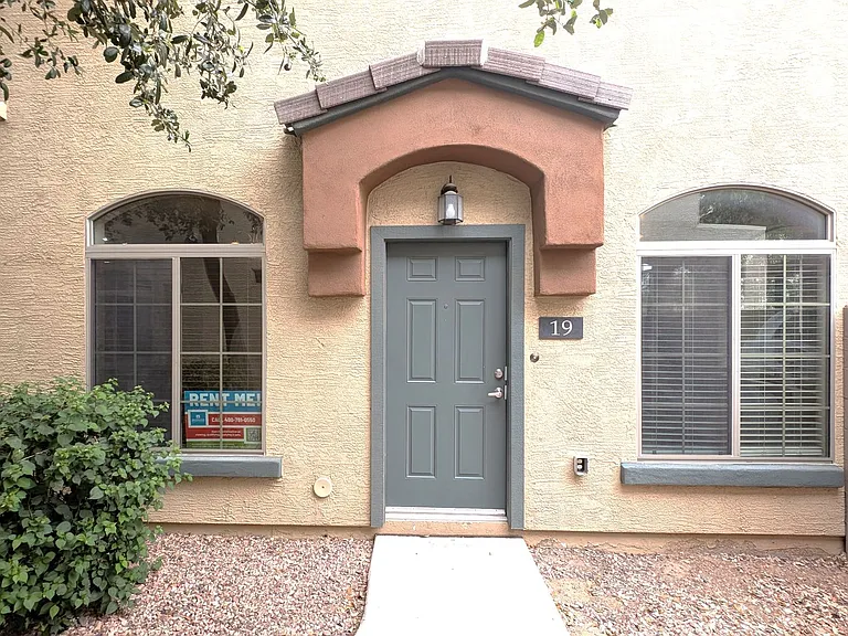 2727 N Price Rd #19 — Photo 2
