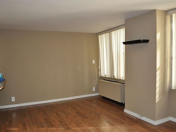 3rd image of 301 E 45th St APT 9B