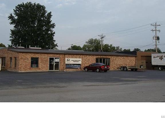 3rd image of 390 Ste Genevieve Dr