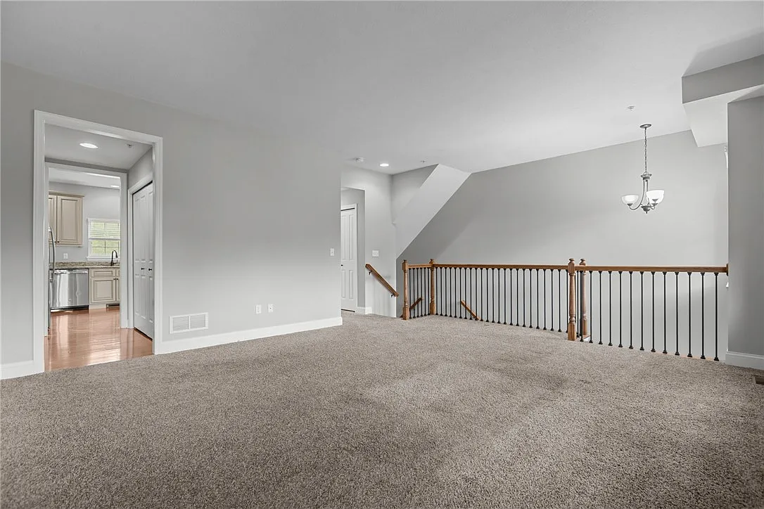 3 bed, 2.5 bath, $2,400 — Photo 2