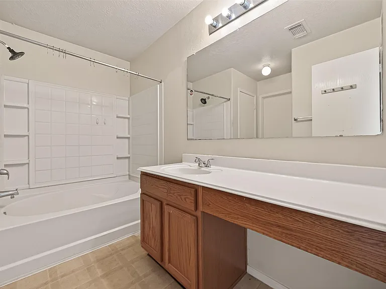19119 Yaupon Ranch Dr — Photo 32