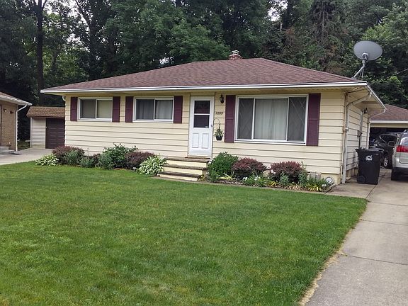 2nd image of 1099 Birch Ln