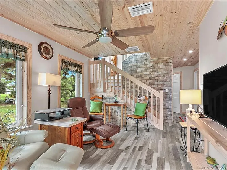 64 NE Acacia Trl — Photo 5