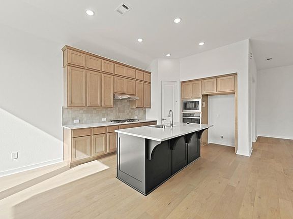 3rd image of 120 Silverbow Creek Way