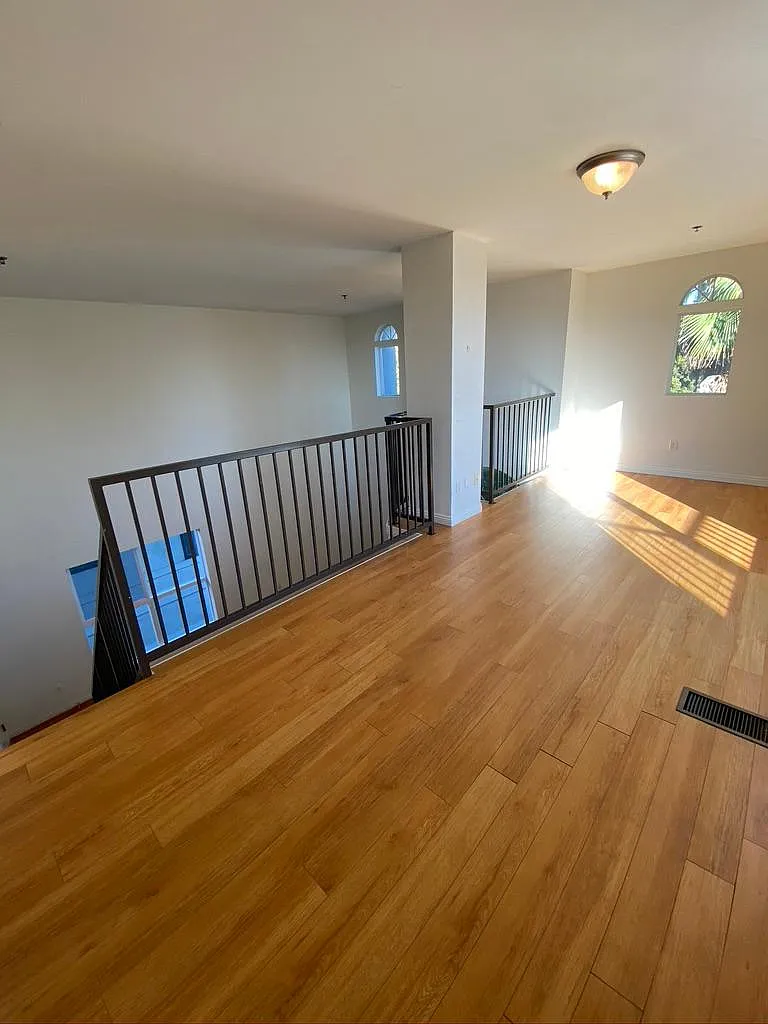 811 N Hayworth Ave — Photo 4