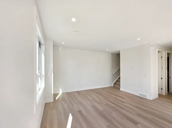 7412 34th Ave NW #2, Calgary, AB T3B 1N6