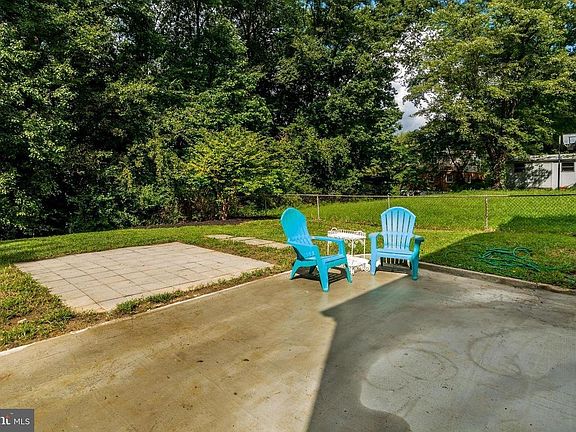4th image of 14410 Fairview Ln #1