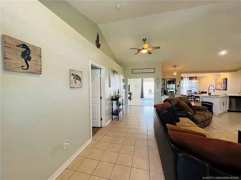 1309 Carlton Ct — Photo 3