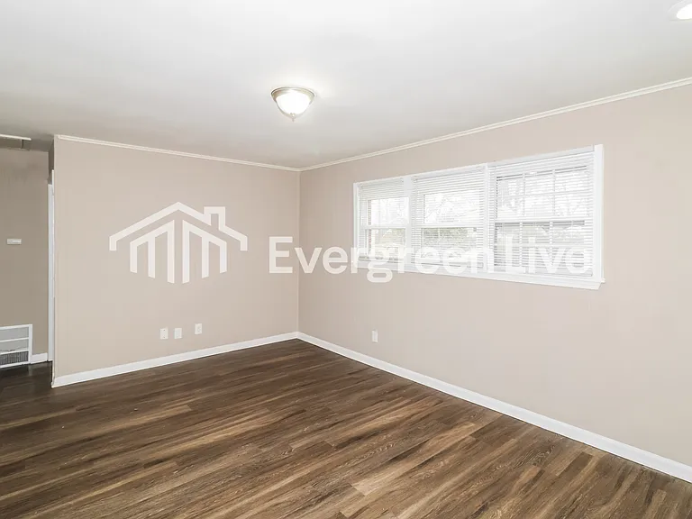 4053 Chippewa Rd — Photo 6