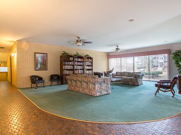 4th image of 5840 W 104th St APT 307