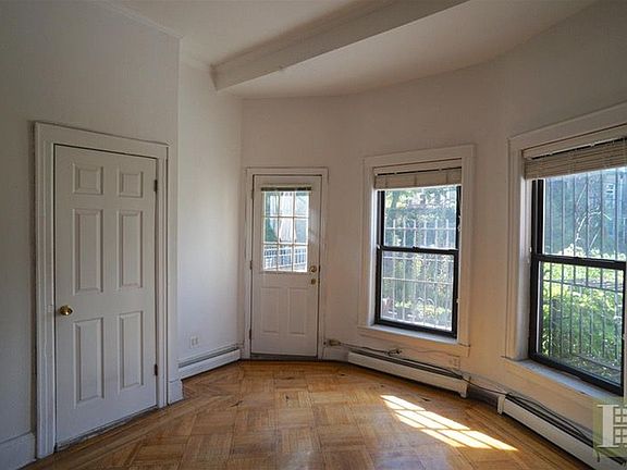 3rd image of 366 Park Pl APT 2