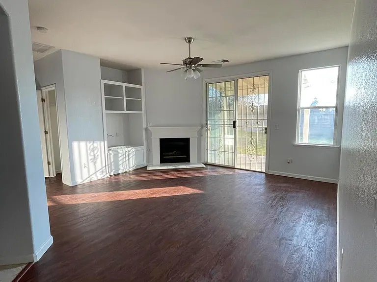 5764 E Tower Ave — Photo 2