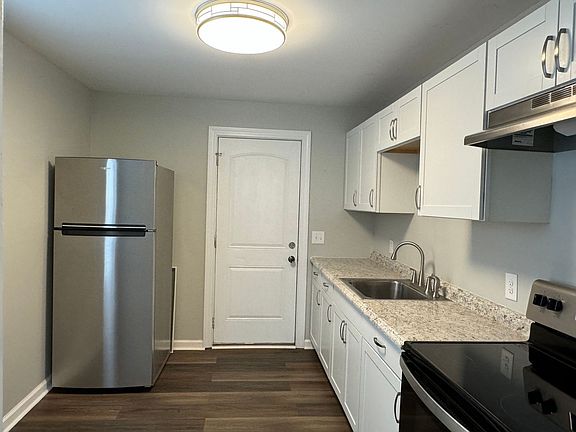 3rd image of 46 Chestnut Dr #4