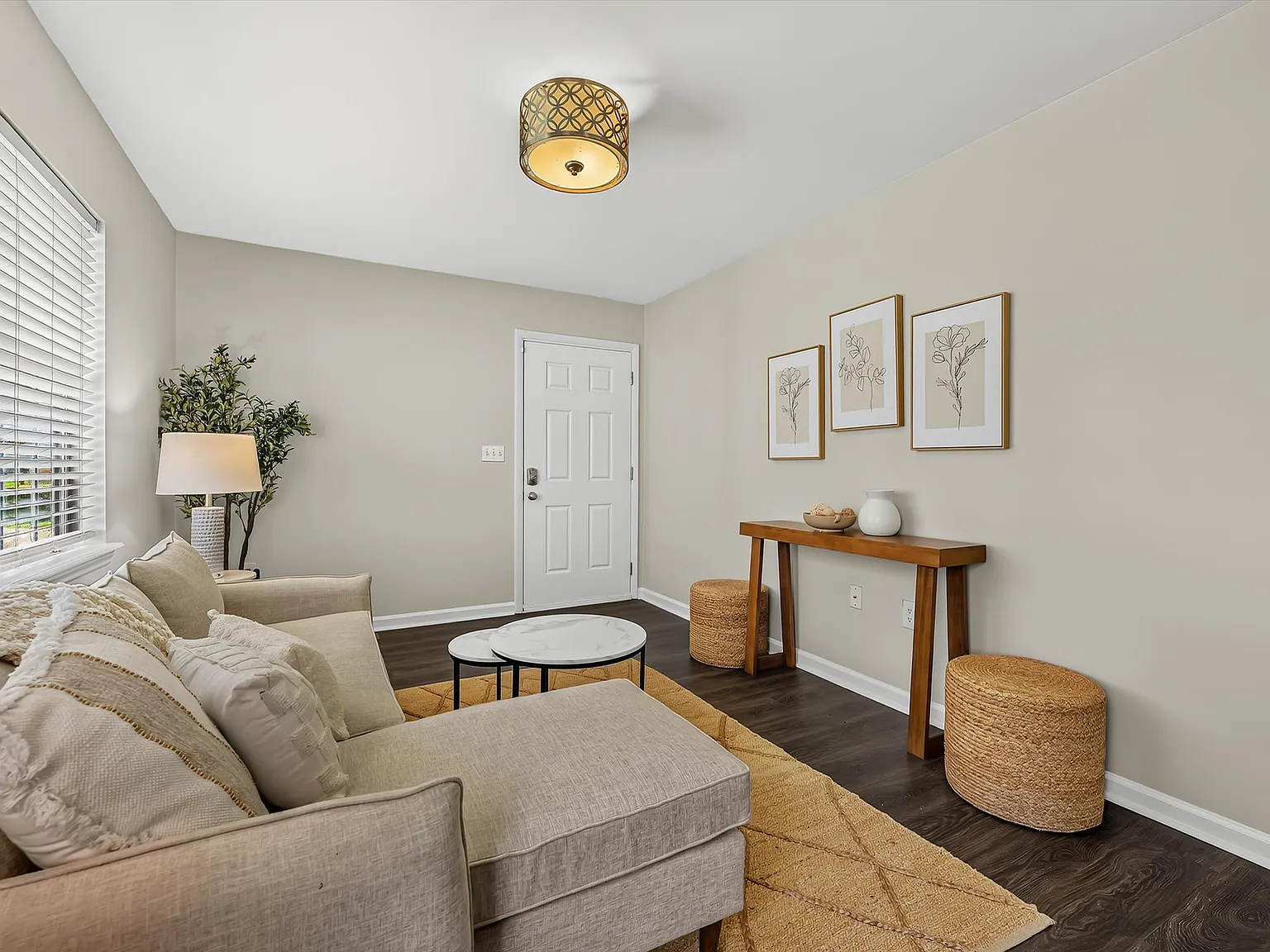 3 bed, 1.5 bath, 1036 sqft, $2,500 — Photo 4