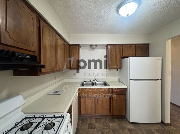 90 Stornoway Dr W APT A