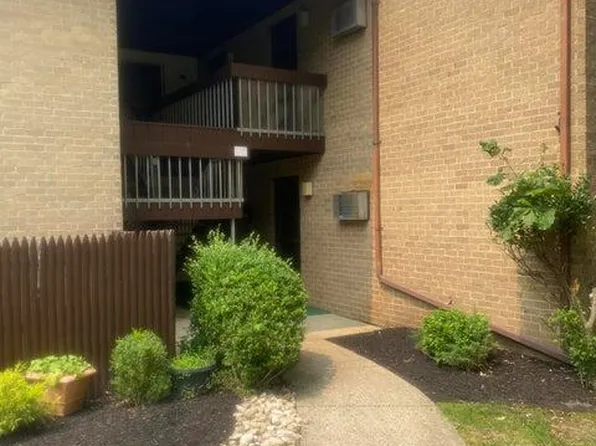 9 Pine Cluster Circle #J, Manalapan, NJ 07726