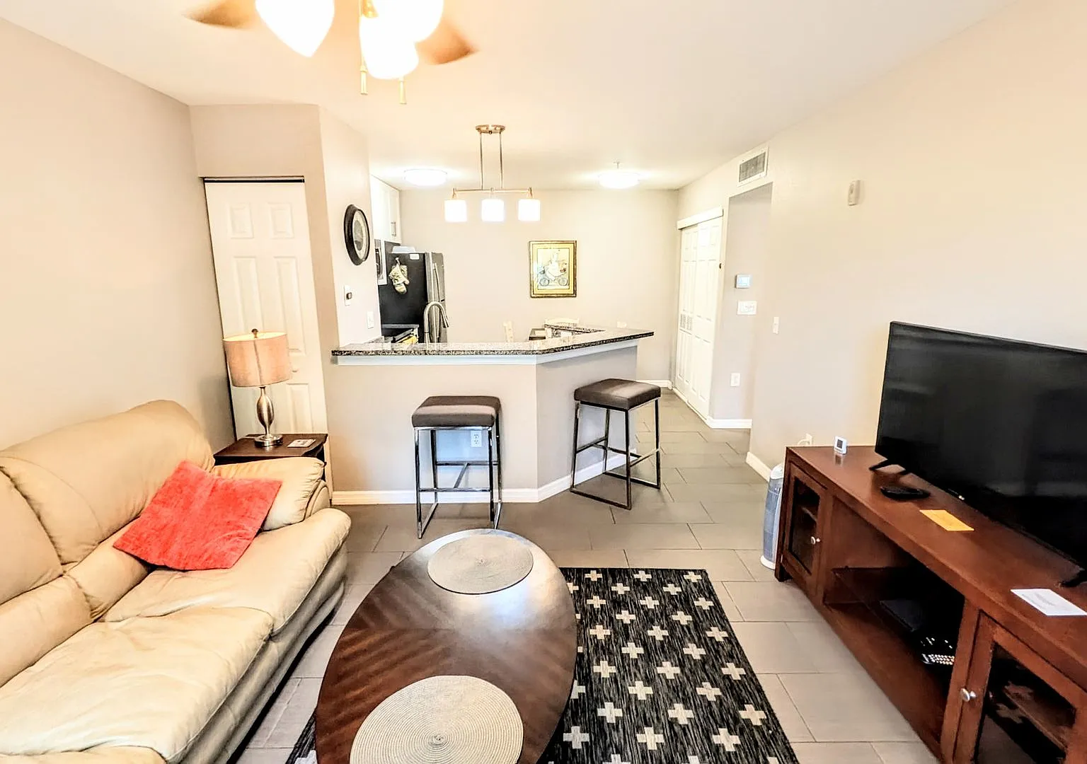 Seasonal Short-Term 1 Bed 1 Bath Ground Floor Condo — Photo 3